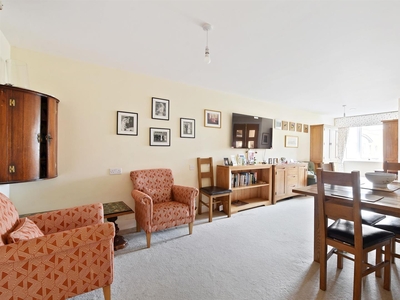 2 Bedroom Retirement Apartment – Purpose Built For Sale in Uxbridge,