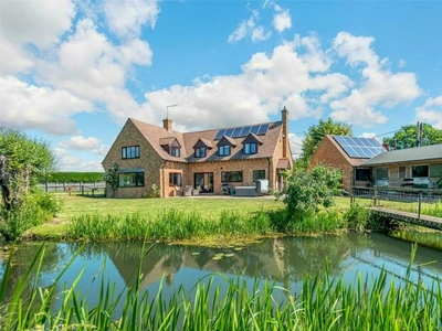 6 Bedroom Equestrian Facility For Sale