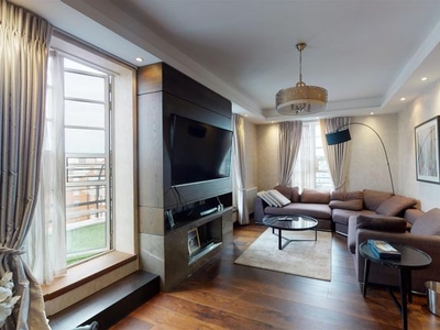 Flat for sale in Sub Penthouse, George Street, Marylebone W1H