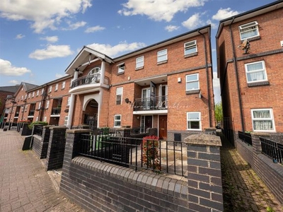 Town house for sale in Schooner Way, Cardiff CF10