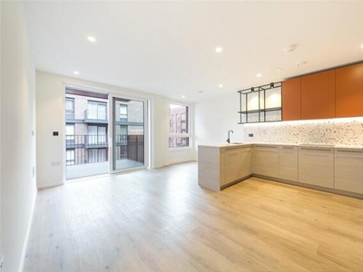1 Bedroom Apartment For Sale In Popular Riverside, Canary Wharf