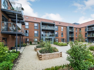 1 Bedroom Retirement Apartment – Purpose Built For Sale in Alresford, Hampshire