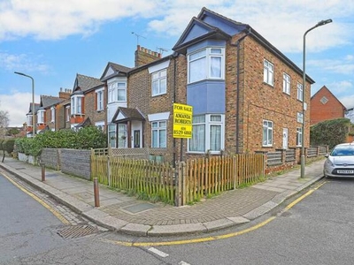 2 Bedroom End Of Terrace House For Sale In Barnet, North London