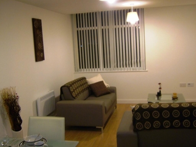 2 bedroom flat for rent in Broadway, Manchester, M50