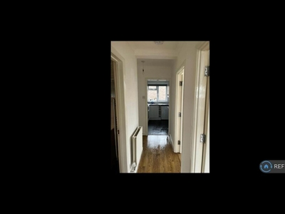2 bedroom flat for rent in Hutton Road, Shenfield, Brentwood, CM15
