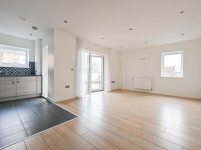 2 Bedroom Flat For Rent In Walthamstow, London