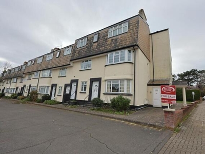 2 Bedroom Flat For Sale In Edgware, Middlesex