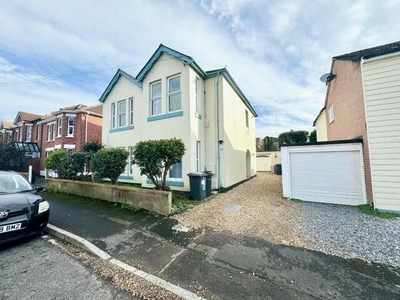 2 Bedroom Ground Floor Flat For Sale In Bournemouth, Dorset