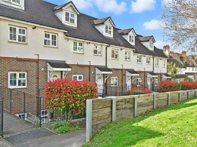 2 Bedroom Maisonette For Sale In Caterham