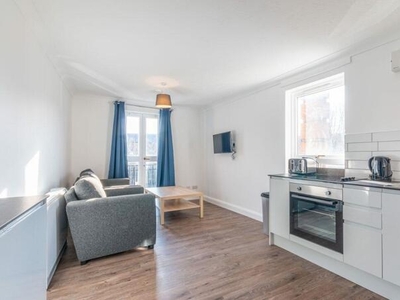 3 Bedroom Flat For Rent In Edinburgh