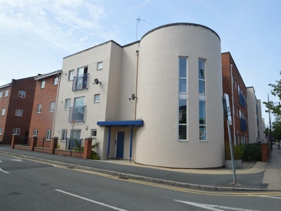 3 bedroom flat for rent in Mallow Street, Hulme, Manchester, M15