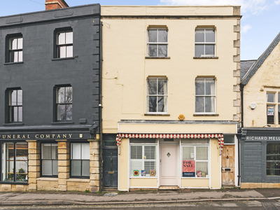 3 bedroom property for sale in Middle Street, Stroud, GL5