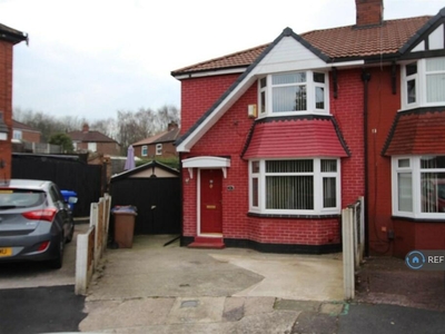 3 bedroom semi-detached house for rent in Barclays Avenue, Salford, M6