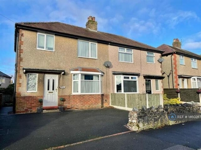 3 Bedroom Semi-detached House For Rent In Buxton