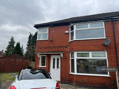 3 bedroom semi-detached house for rent in Hartland Avenue, Urmston, Manchester, M41