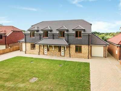 3 Bedroom Semi-detached House For Rent In Littlehampton, West Sussex
