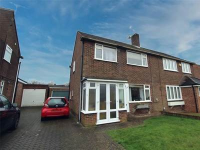 3 bedroom semi-detached house for rent in Long Ridings Avenue, Hutton, CM13