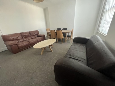 4 bedroom flat for rent in Flat 4, 35 Princes Avenue, L8