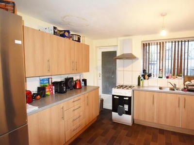 4 Bedroom Semi-detached House For Rent In Nottingham