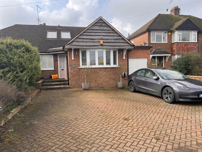 4 bedroom semi-detached house for rent in Oliver Road, Shenfield, CM15