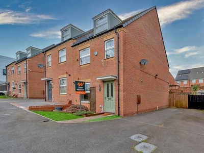 4 Bedroom Town House For Sale In Leamore / Bloxwich