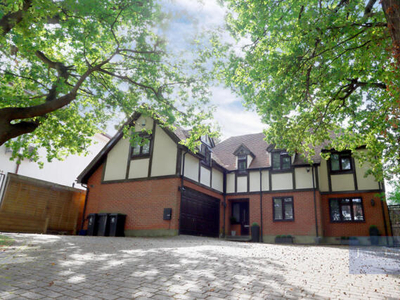 5 Bedroom Detached House For Sale In Woodford Green, Essex