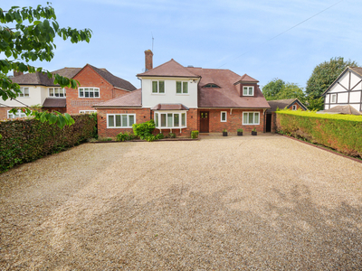 5 bedroom property for sale in Chipperfield Road, Kings Langley, WD4