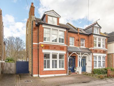 5 bedroom property for sale in King Charles Road, Surbiton, KT5