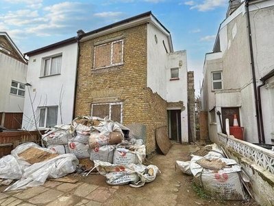 5 Bedroom Semi-detached House For Sale In Croydon, Surrey