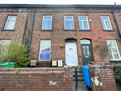 5 bedroom terraced house for rent in Kirkmanshulme Lane, Manchester, M12