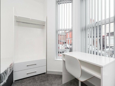 6 bedroom flat for rent in Huntley Road, Liverpool, Merseyside, L6