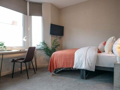 6 Bedroom Property For Rent In Swindon