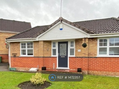 Bungalow to rent in Park Road, Great Sankey, Warrington WA5