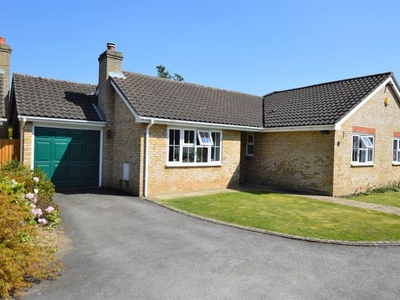 Bungalow to rent in The Topiary, Ashtead KT21