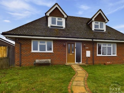 Detached bungalow to rent in Charlton Lane, West Farleigh, Kent ME15