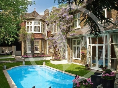 Detached house to rent in Frognal, Hampstead, London NW3
