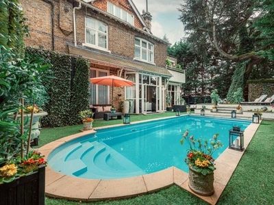 Detached house to rent in Frognal, Hampstead NW3
