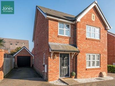 Detached house to rent in Gladiolus Grove, Worthing, West Sussex BN13