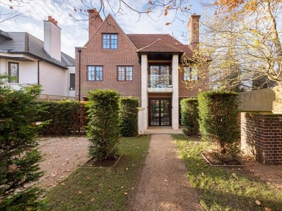 Detached house to rent in The Bishops Avenue, London N2