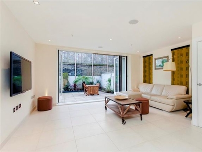 Detached house to rent in Willow Walk, London N1