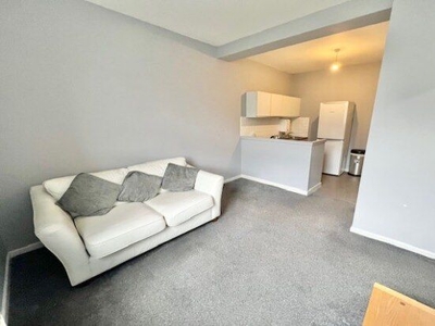 Flat to rent in 213A Shay Lane, Halifax HX2
