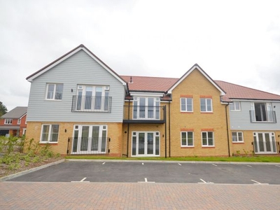 Flat to rent in 47 Sinclair Drive, Pulborough, West Sussex RH20