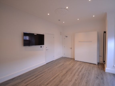 Studio to rent in Airthrie Road, Ilford IG3
