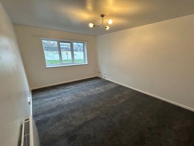 Flat to rent in Briar Court, Dudley DY2
