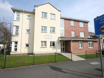 Flat to rent in Broadway, Partington M31