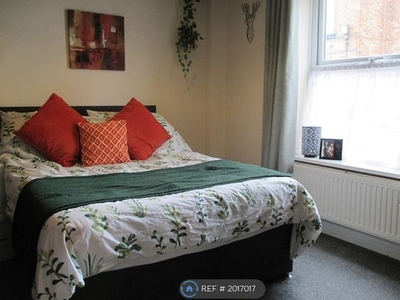 Flat to rent in Cecil Street, Chester CH3
