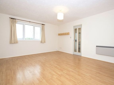 Flat to rent in Cullerne Close, Abingdon OX14