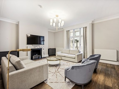 Flat to rent in Dunraven Street, Mayfair W1K