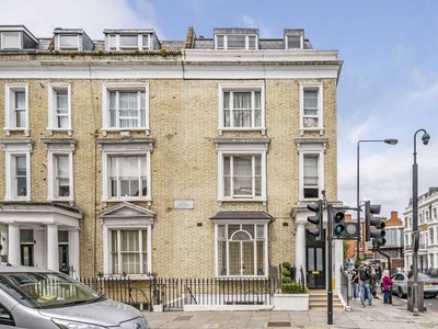 Flat to rent in Eardley Crescent, London SW5
