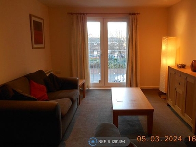 Flat to rent in Egerton House, Salford M5